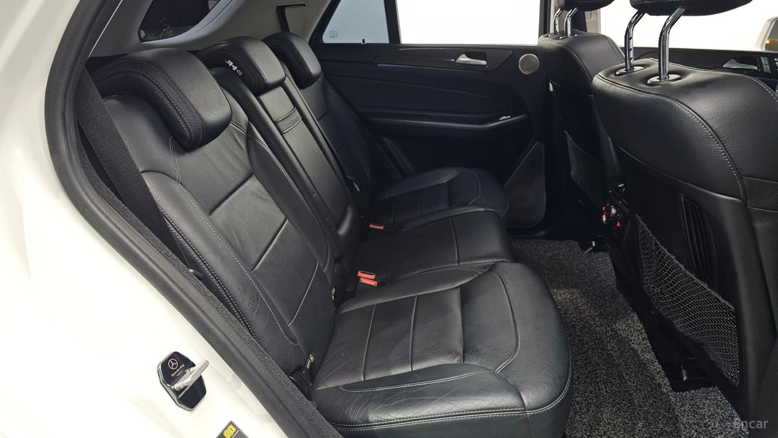 Mercedes-Benz GLE 350 4MATIC* AMG LINE* BURMESTER* PANO* DISTRO* ОБДУХ, снимка 7 - Автомобили и джипове - 55511963