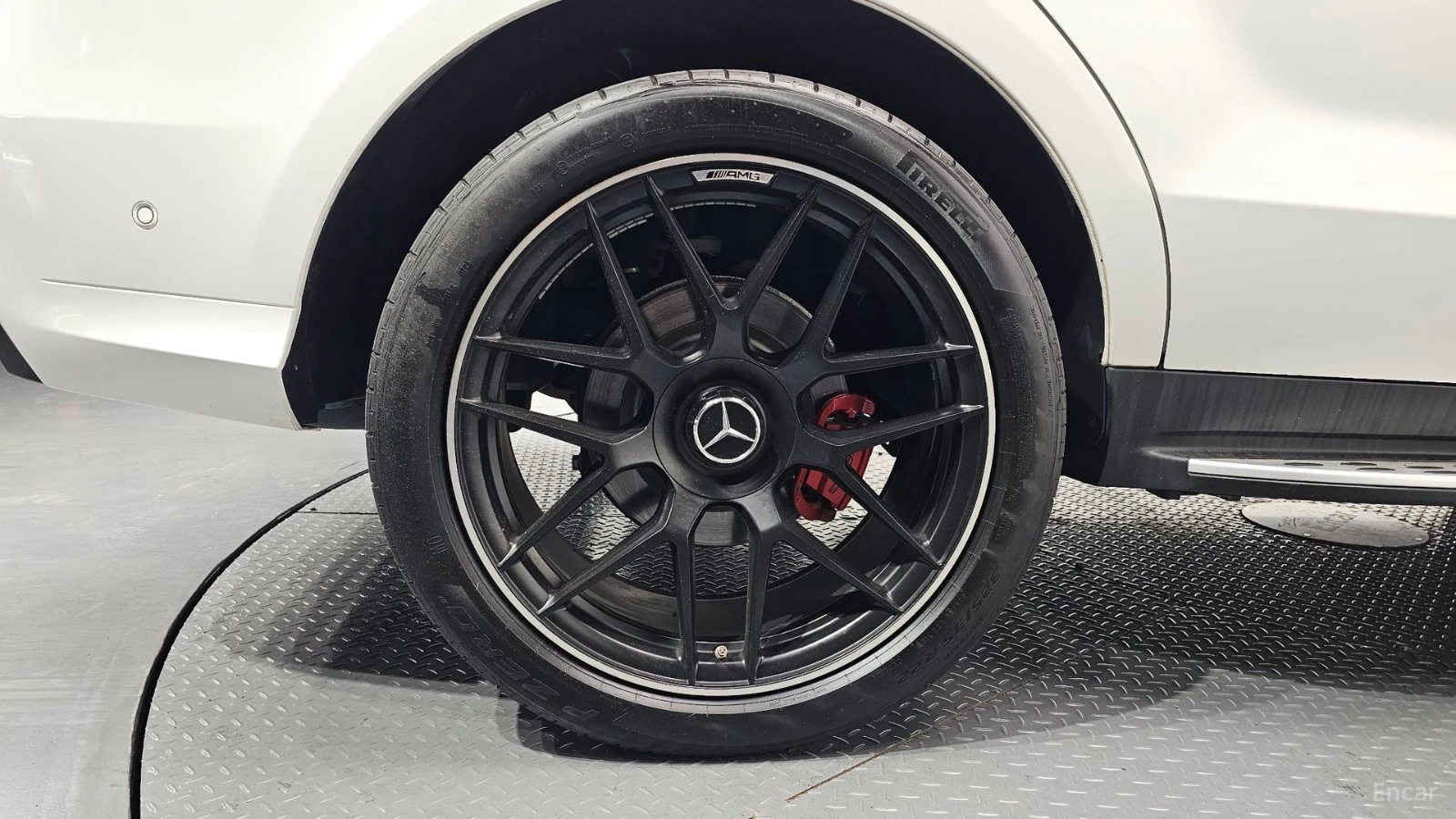 Mercedes-Benz GLE 350 4MATIC* AMG LINE* BURMESTER* PANO* DISTRO* ОБДУХ, снимка 17 - Автомобили и джипове - 55511963