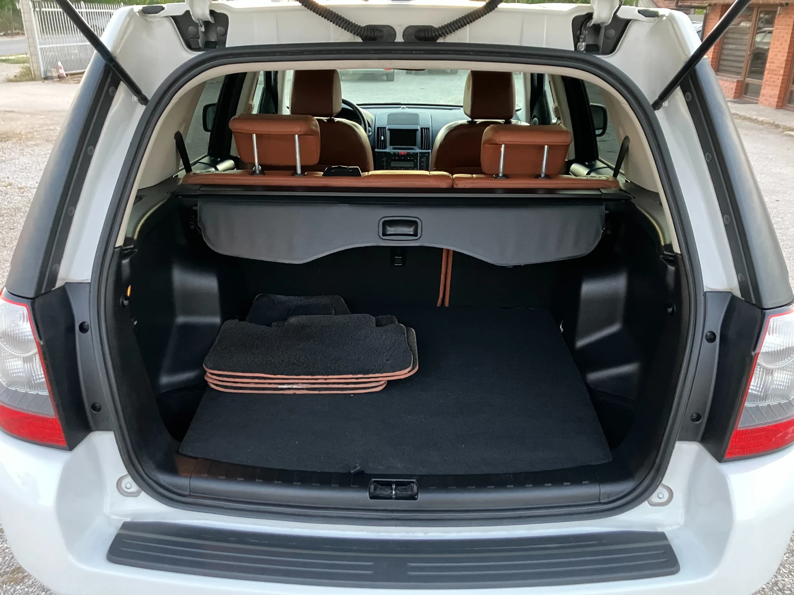 Land Rover Freelander 2.2d -4x4, снимка 16 - Автомобили и джипове - 55695349