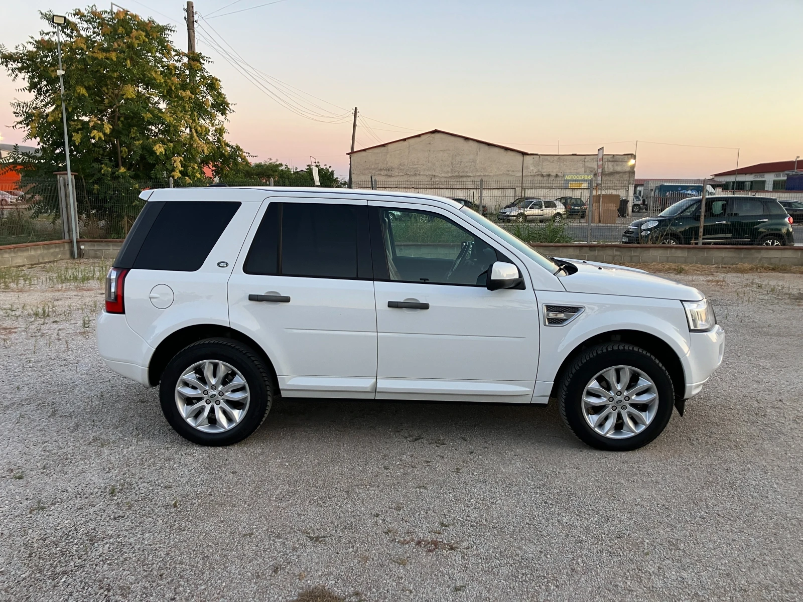 Land Rover Freelander 2.2d -4x4, снимка 10 - Автомобили и джипове - 55695349
