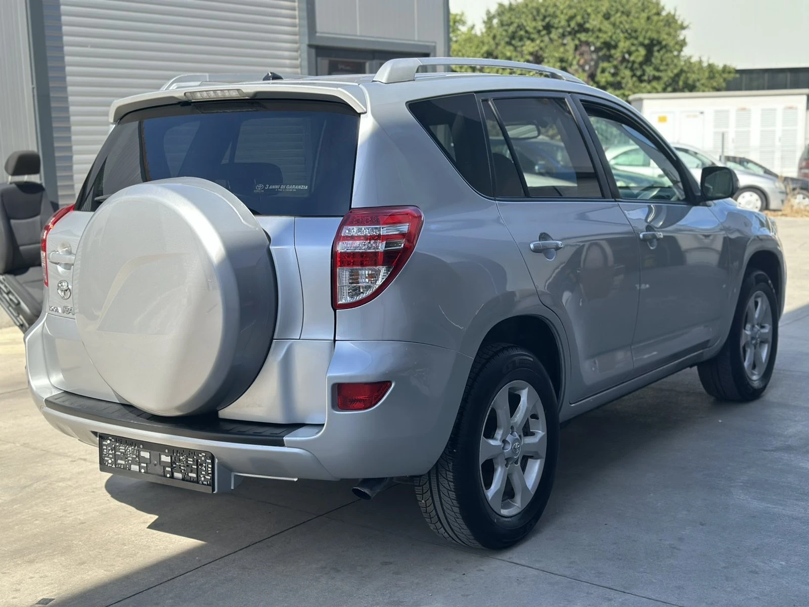 Toyota Rav4 D4D 4X4 ITALIA, снимка 3 - Автомобили и джипове - 56368834