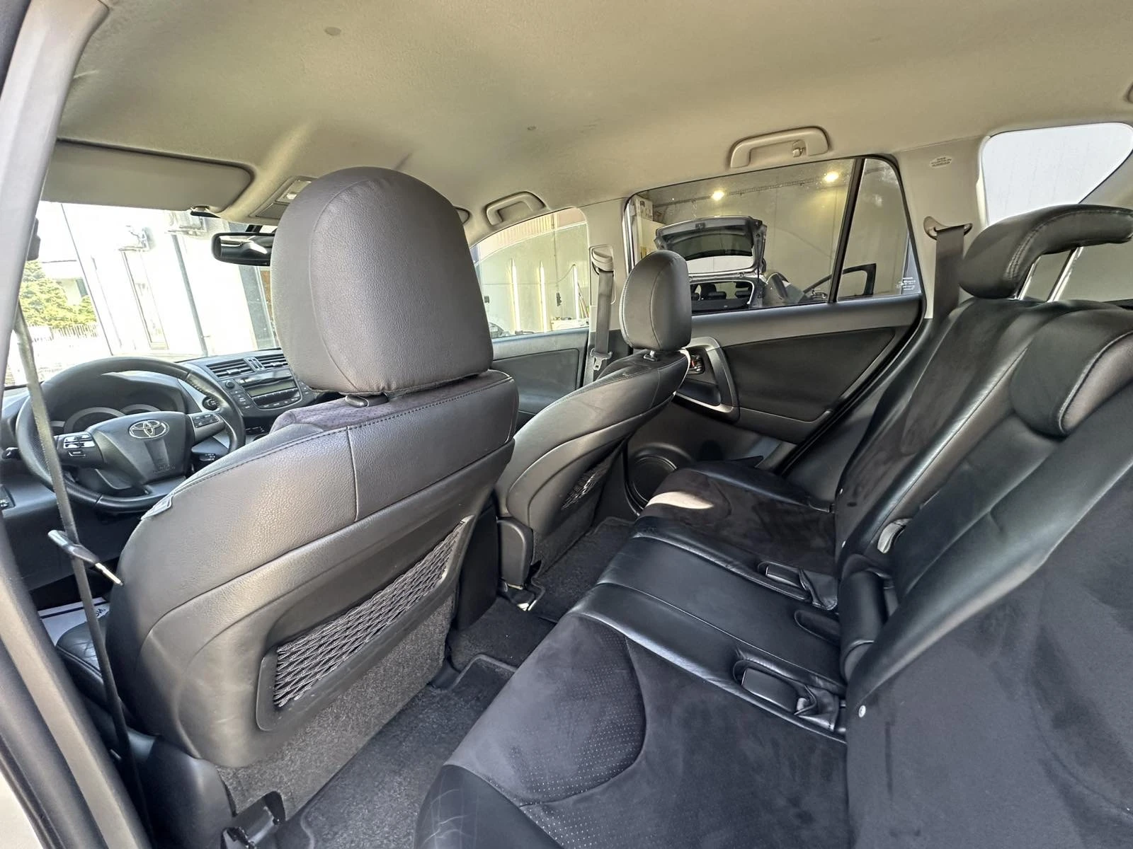 Toyota Rav4 D4D 4X4 ITALIA, снимка 8 - Автомобили и джипове - 56368834
