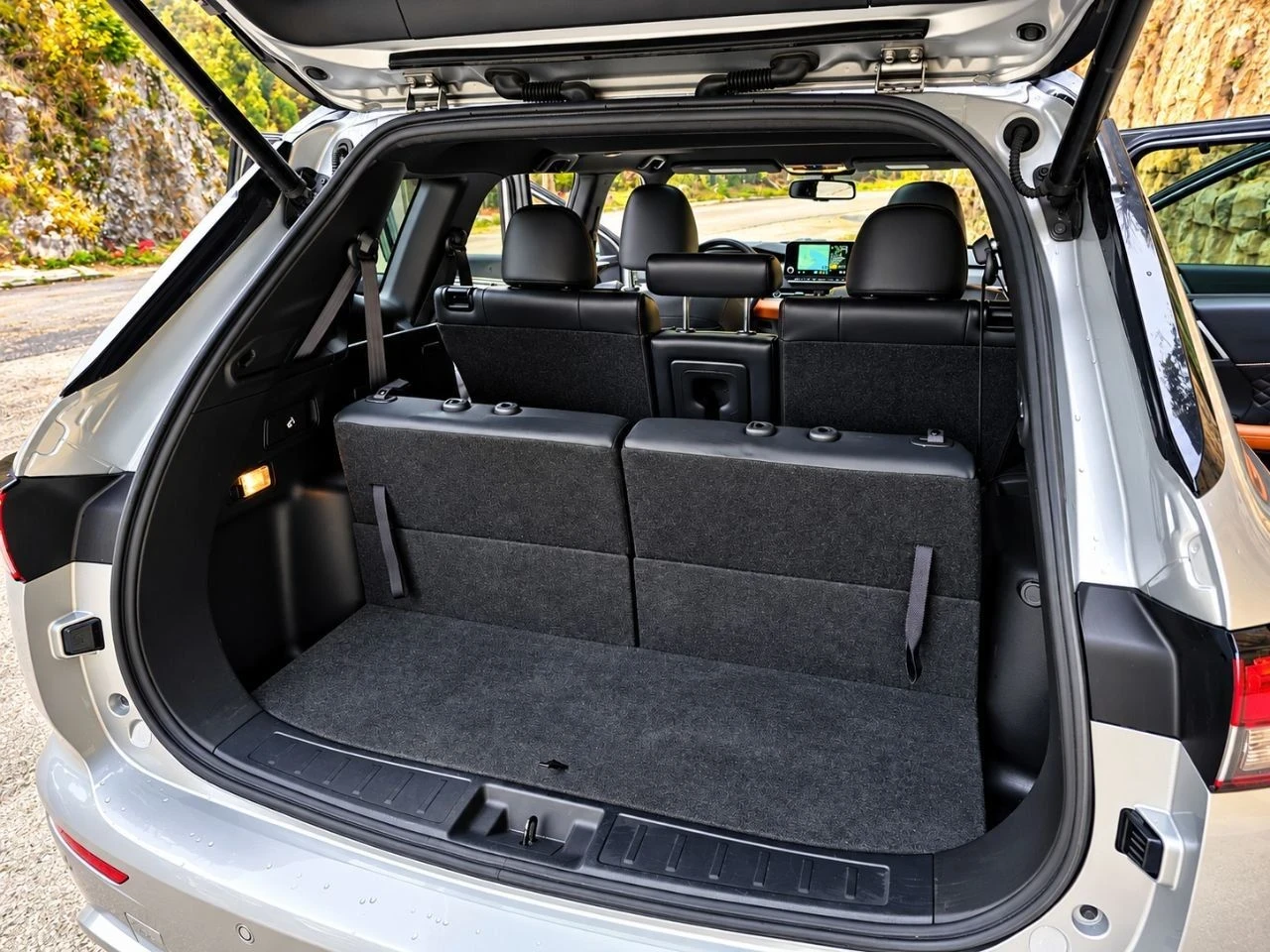 Mitsubishi Outlander, снимка 4 - Автомобили и джипове - 56644157
