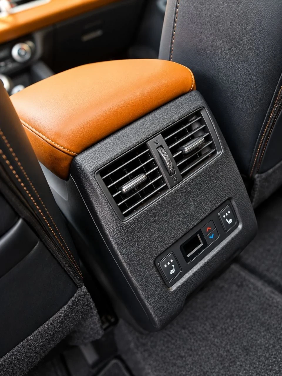 Mitsubishi Outlander, снимка 15 - Автомобили и джипове - 56644157