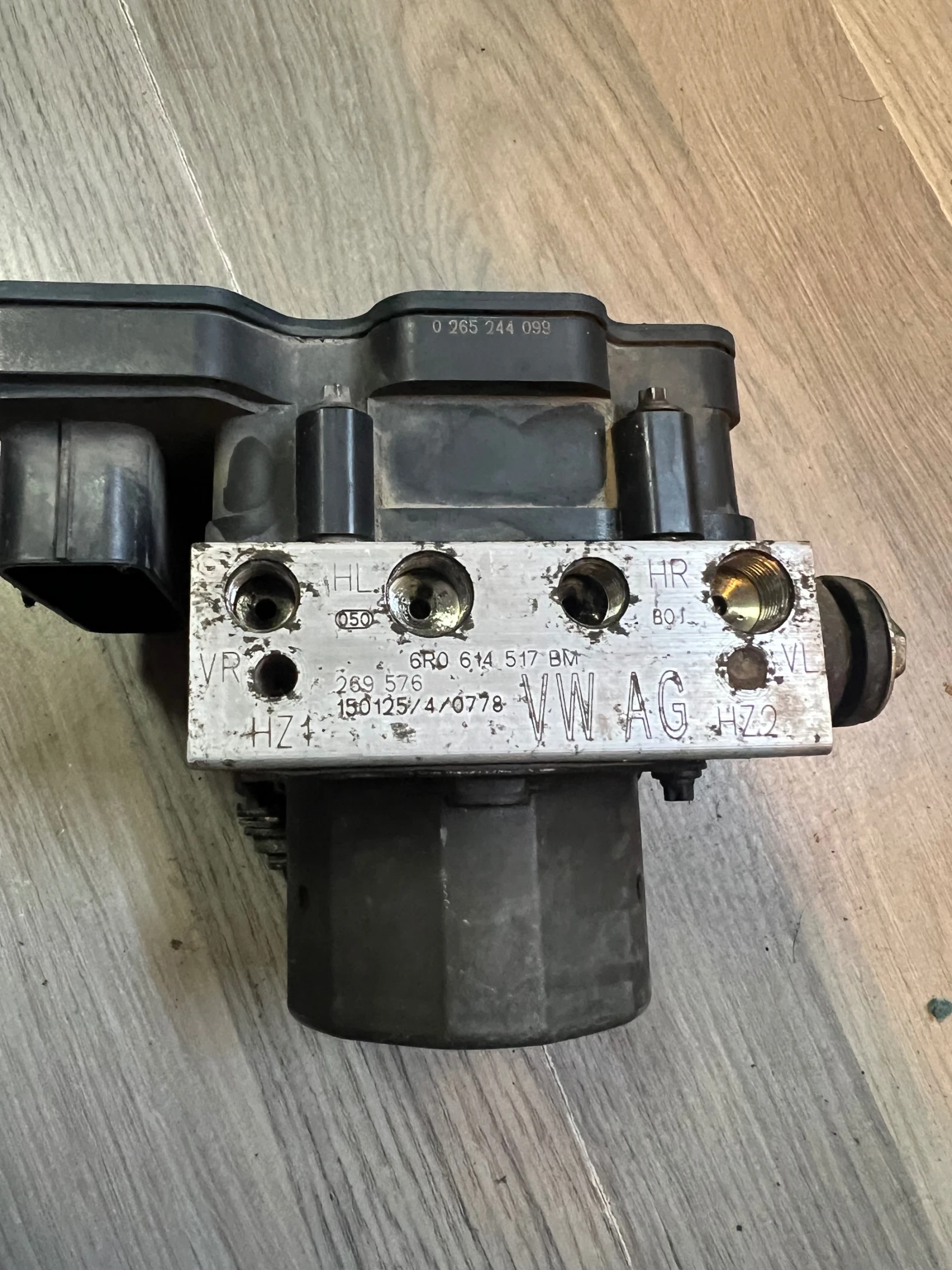 6R0614517BM ABS  SKODA ROOMSTER 6R0 614 517 BM 6R0907379BJ 6R0907379AS  | Mobile.bg   1