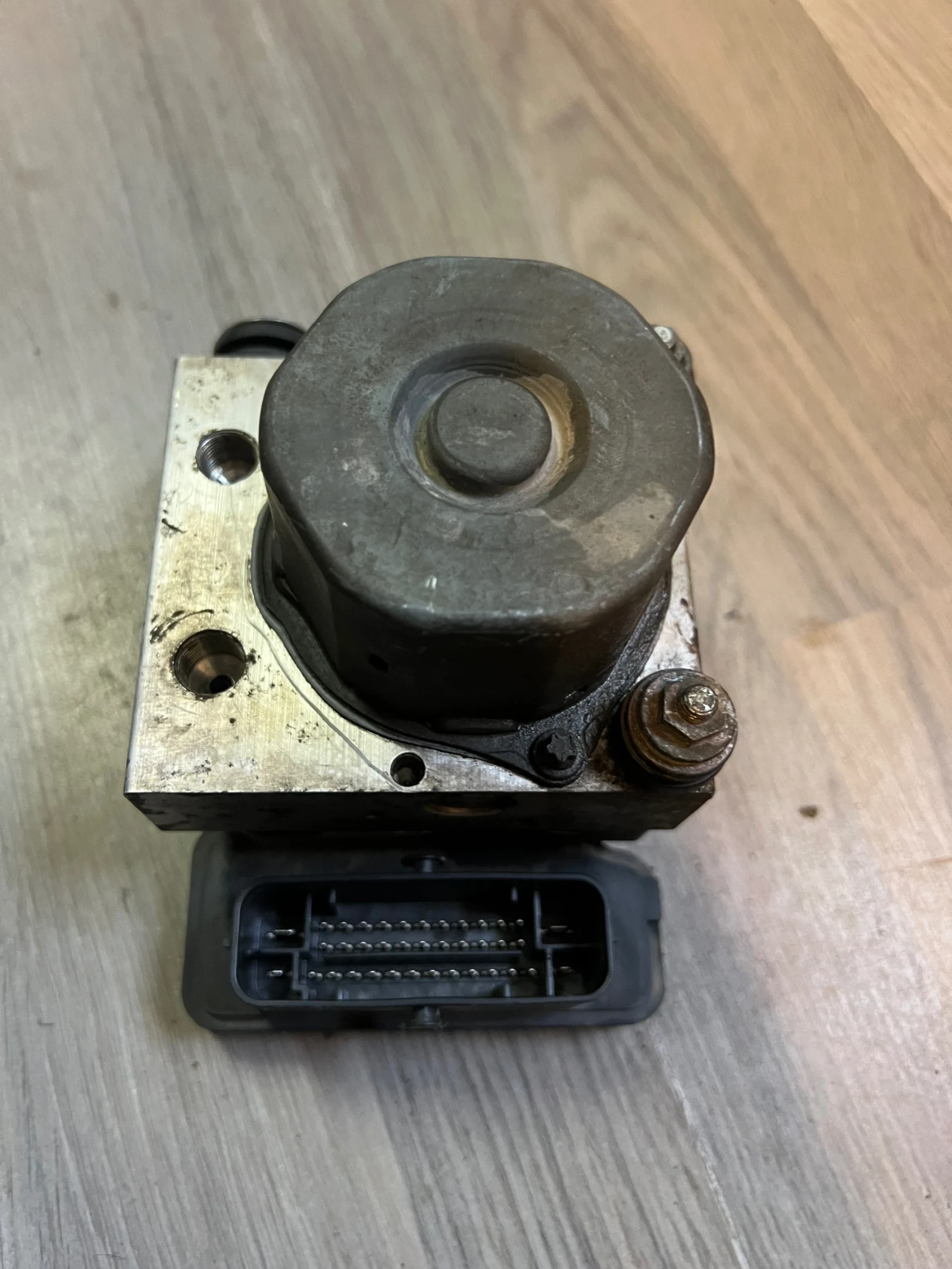 6R0614517BM ABS  SKODA ROOMSTER 6R0 614 517 BM 6R0907379BJ 6R0907379AS  | Mobile.bg   2