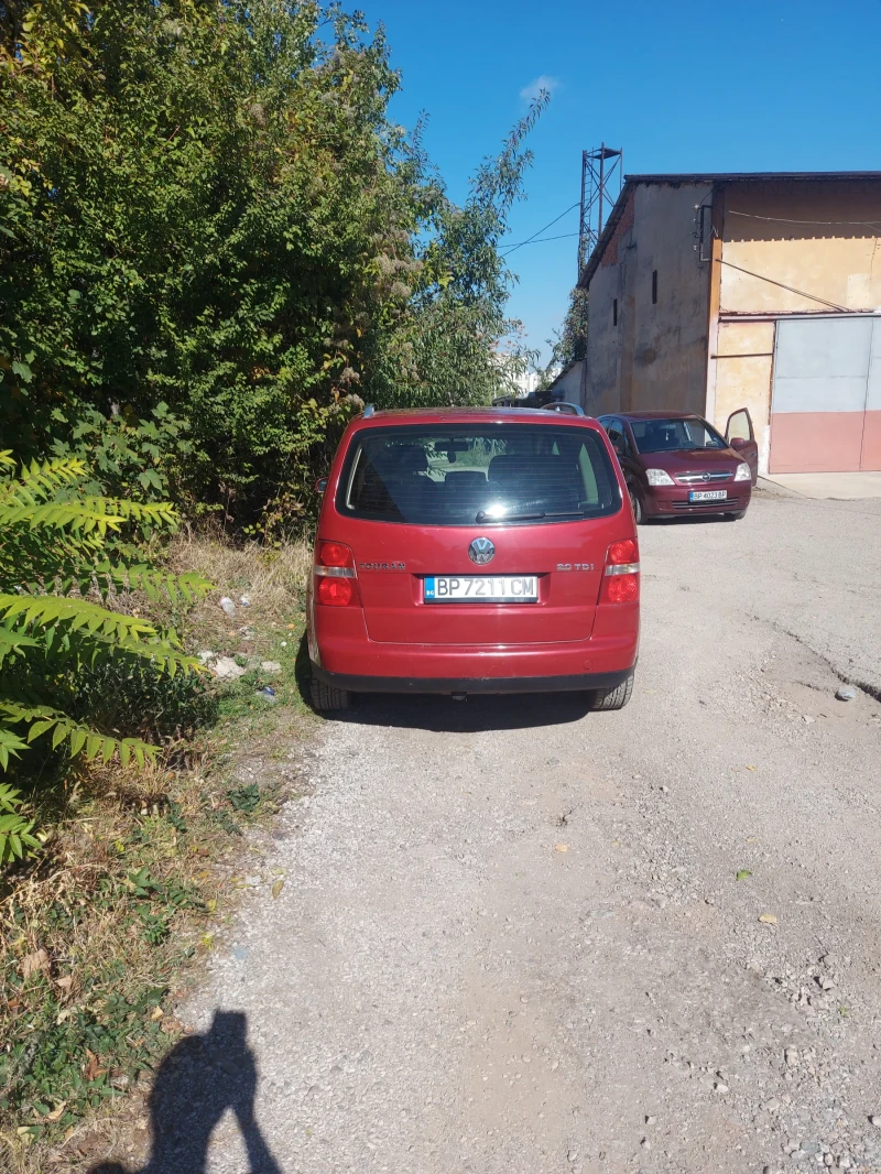 VW Touran, снимка 2 - Автомобили и джипове - 47625905