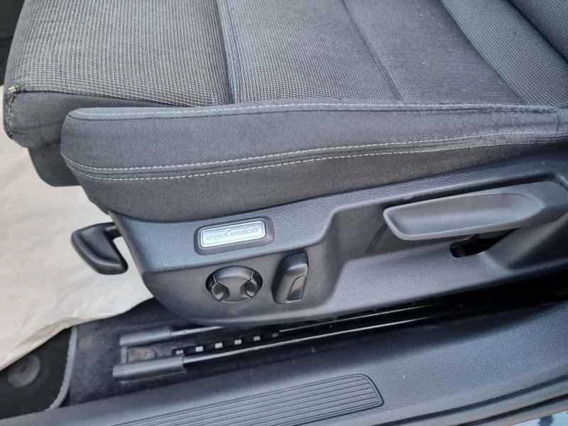 VW Passat B8 2.0TDI DSG, снимка 12 - Автомобили и джипове - 52469318