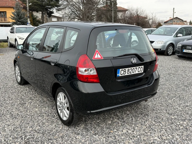 Honda Jazz 1.4Бензин Автоматик Обслужен Регистриран НовиГуми, снимка 6 - Автомобили и джипове - 53304421