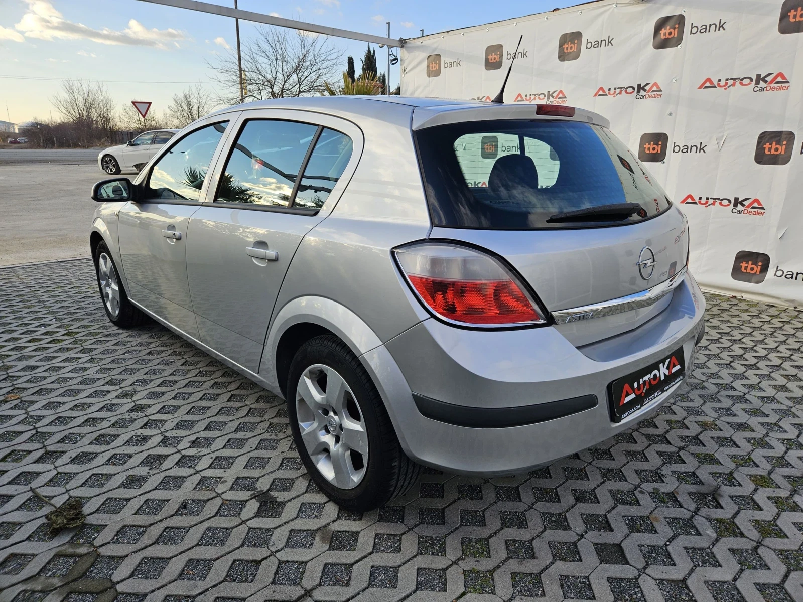 Opel Astra 1.4i-90кс= КЛИМАТИК - изображение 5