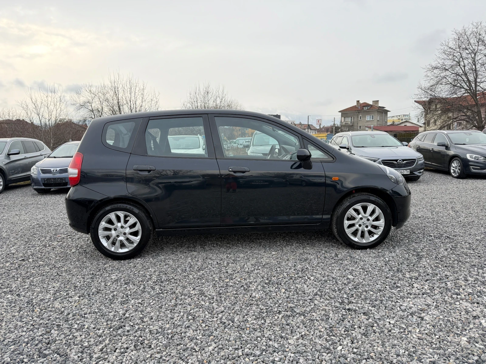 Honda Jazz 1.4Бензин Автоматик Обслужен Регистриран НовиГуми - изображение 4