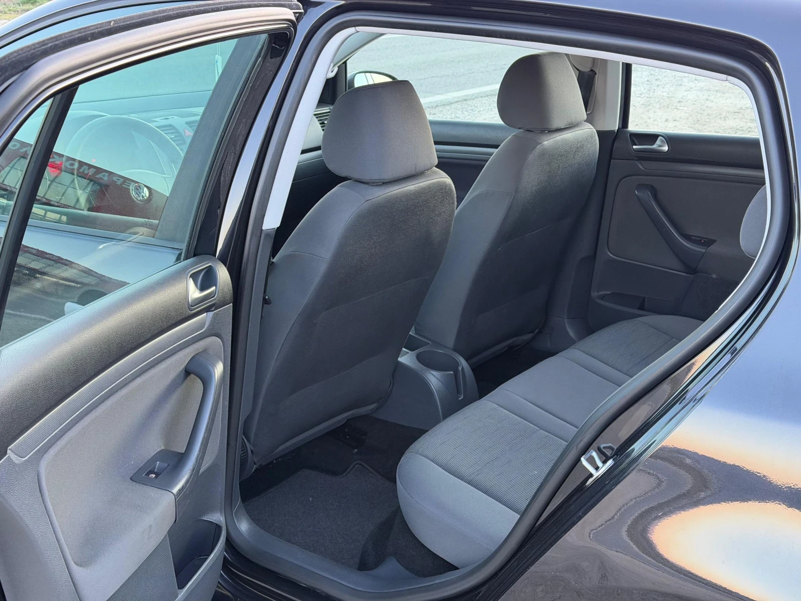 VW Golf 1.9TDI 105k.s 6s.k ЛИЗИНГ - изображение 10