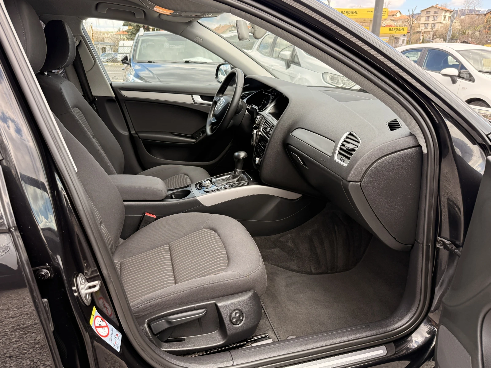 Audi A4 2.0TDI FACELIFT AUTOMATIK XENON, снимка 12 - Автомобили и джипове - 54171037