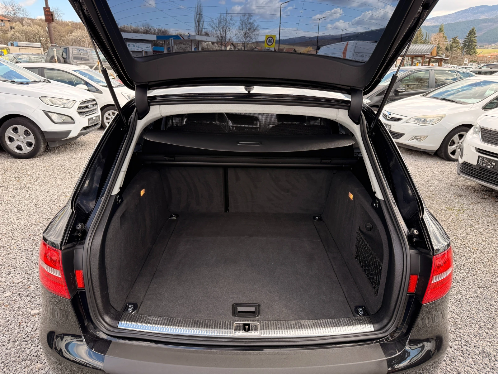 Audi A4 2.0TDI FACELIFT AUTOMATIK XENON, снимка 16 - Автомобили и джипове - 54171037