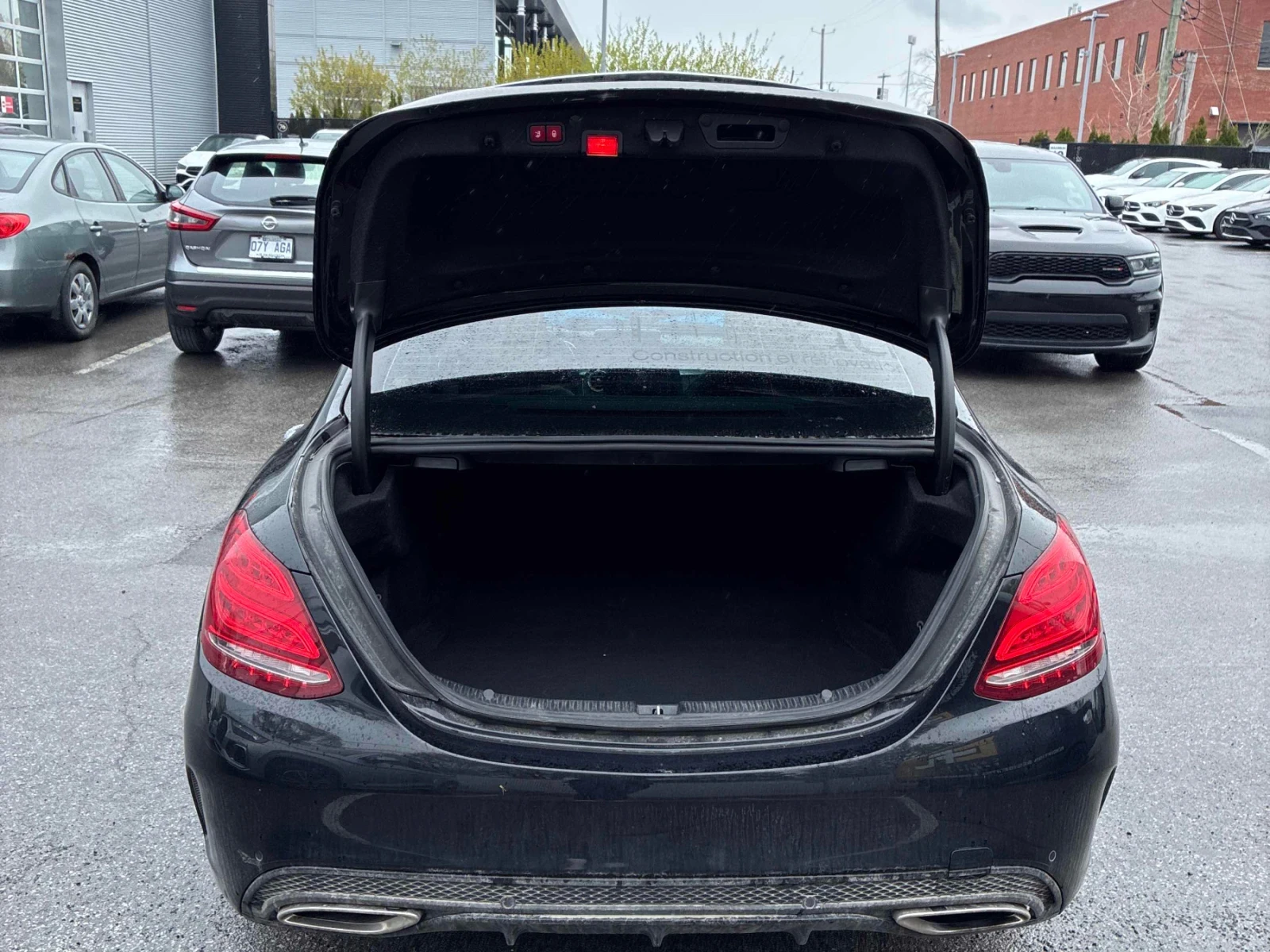 Mercedes-Benz C 300 4MATIC * ПОДГРЕВ * ПАНОРАМА * 360 КАМЕРА * CARFAX, снимка 12 - Автомобили и джипове - 54609797