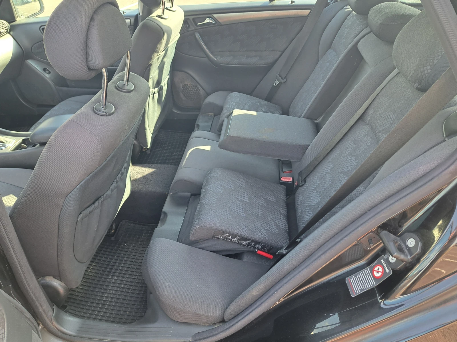 Mercedes-Benz C 220 Avantgarde, снимка 10 - Автомобили и джипове - 55304140