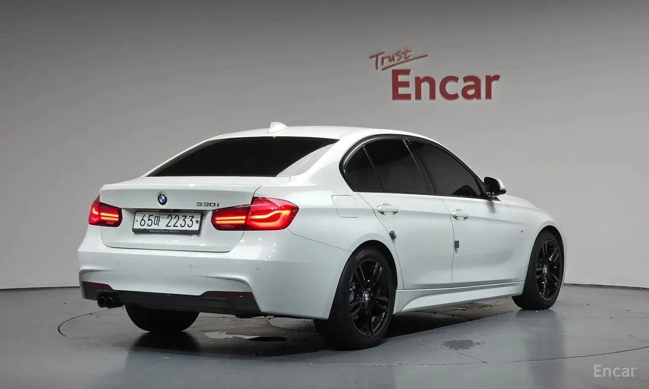 BMW 330 i M Sport Shadow * ШИБИДАХ * ПОДГРЕВИ * АВТОКРЕДИТ, снимка 2 - Автомобили и джипове - 55905348