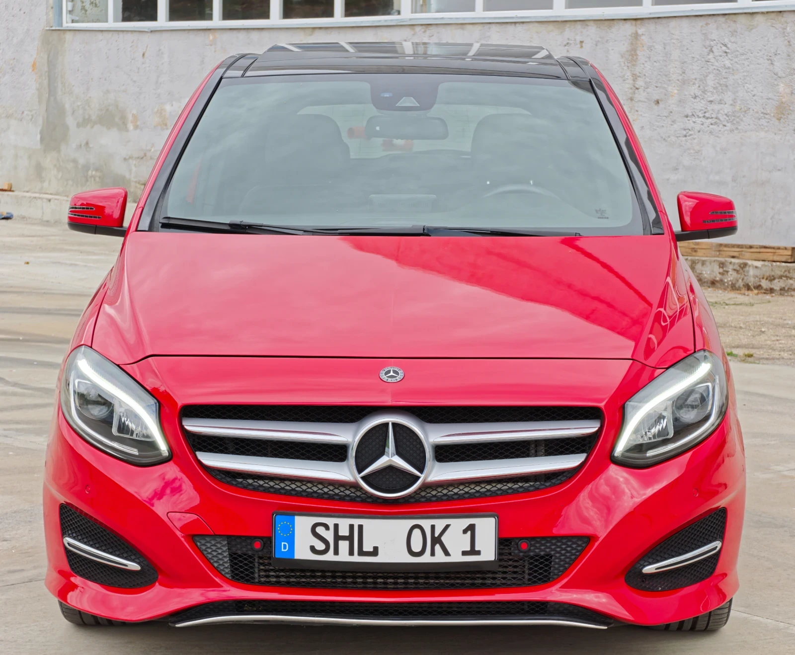 Mercedes-Benz B 180 Sport Line LED* Ambient* Panorama* Navi* DinamicDr, снимка 14 - Автомобили и джипове - 56332282