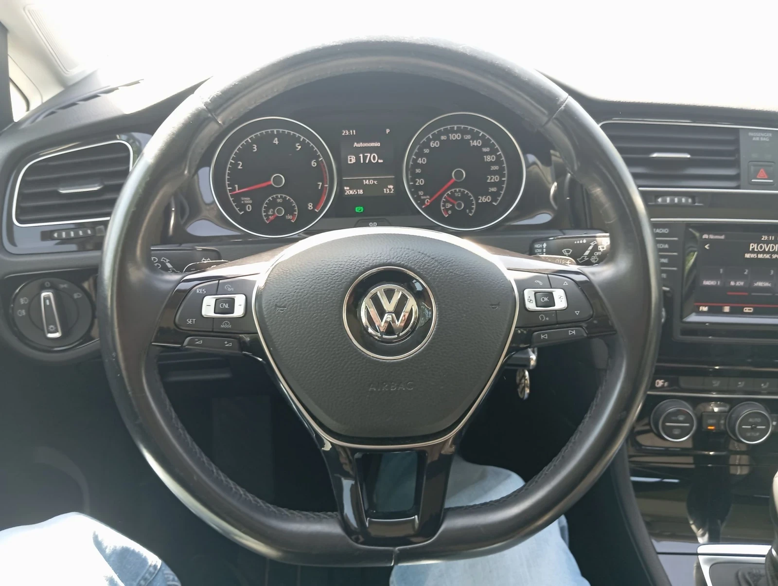 VW Golf Автоматик , снимка 11 - Автомобили и джипове - 56502611