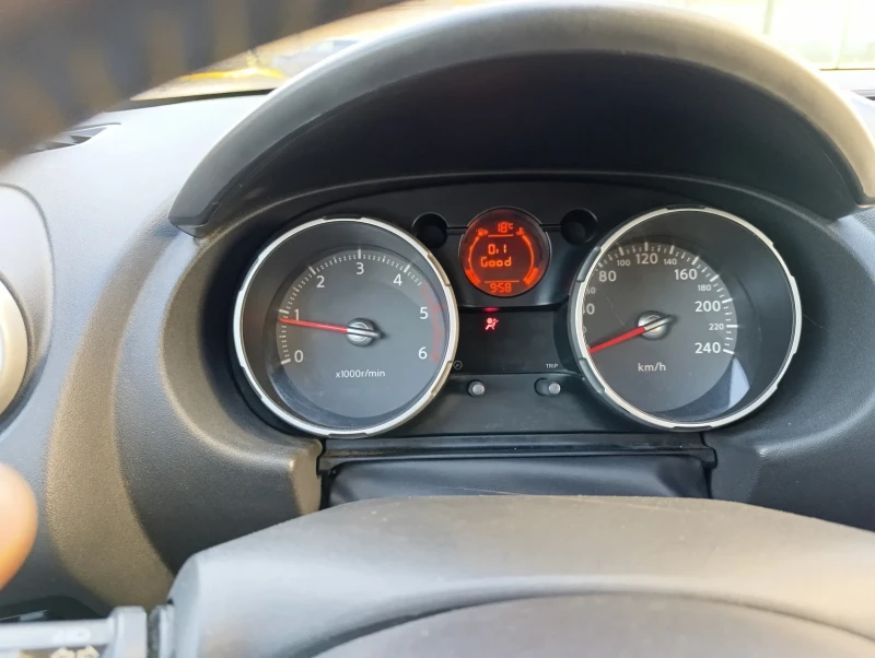 Nissan Qashqai 1, 6 dizel, снимка 6 - Автомобили и джипове - 52884227