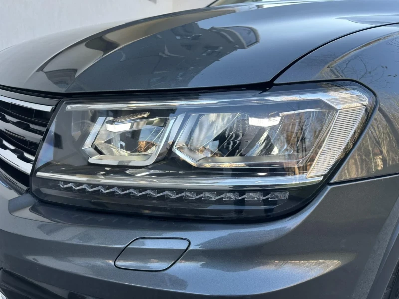 VW Tiguan R-LINE / 4-MOTION / HEAD-UP / Всички екстри, снимка 16 - Автомобили и джипове - 52741302