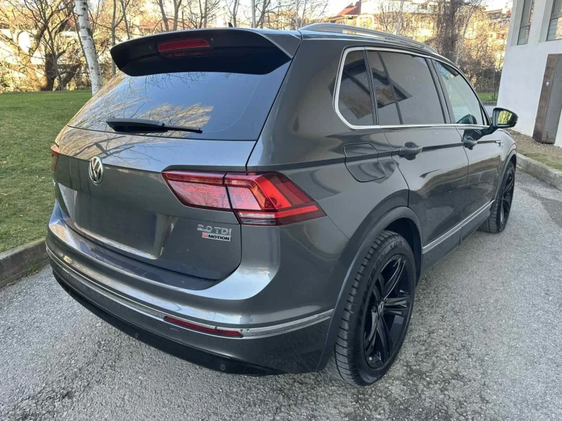 VW Tiguan R-LINE / 4-MOTION / HEAD-UP / Всички екстри, снимка 7 - Автомобили и джипове - 52741302