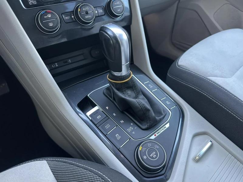 VW Tiguan R-LINE / 4-MOTION / HEAD-UP / Всички екстри, снимка 15 - Автомобили и джипове - 52741302