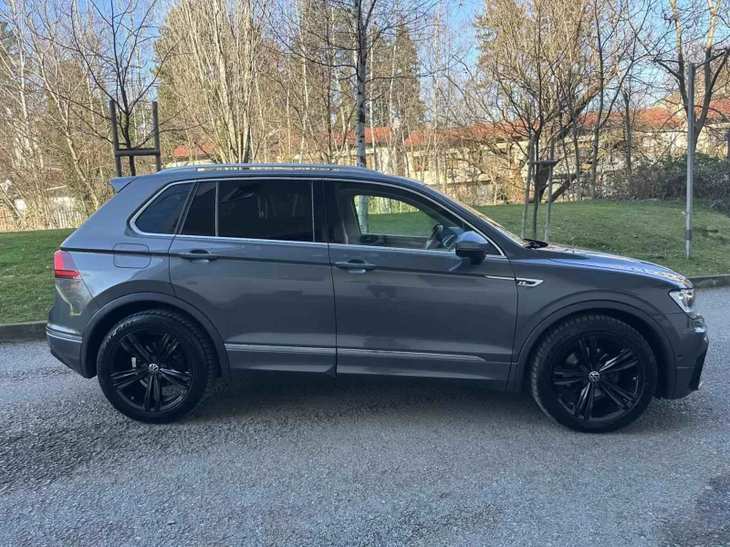 VW Tiguan R-LINE / 4-MOTION / HEAD-UP / Всички екстри, снимка 8 - Автомобили и джипове - 52741302