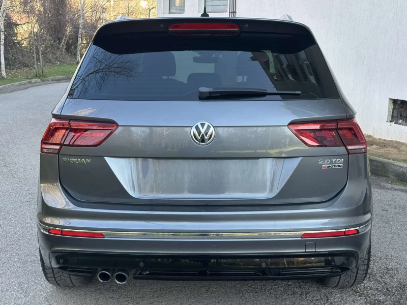 VW Tiguan R-LINE / 4-MOTION / HEAD-UP / Всички екстри, снимка 6 - Автомобили и джипове - 52741302