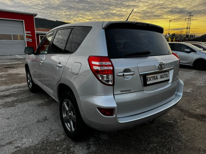 Toyota Rav4 2.2D-4D, 4Х4, FULL, НАВИГАЦИЯ, КАМЕРА, FACELIFT , снимка 2 - Автомобили и джипове - 52745095