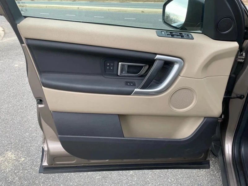 Land Rover Discovery Sport, снимка 6 - Автомобили и джипове - 53242741