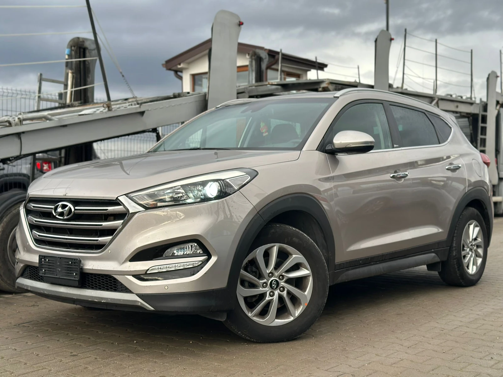 Hyundai Tucson / 1.7D / 116 HP / PODGREV / NAVI / LANE ASSIST /, снимка 1