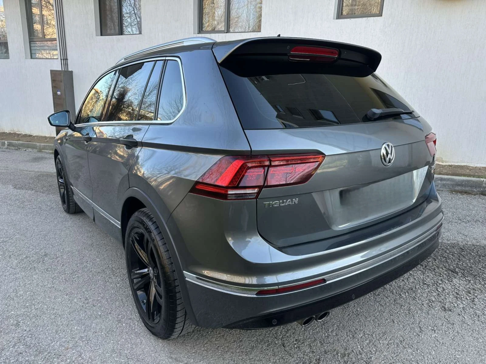 VW Tiguan R-LINE / 4-MOTION / HEAD-UP /   | Mobile.bg   5