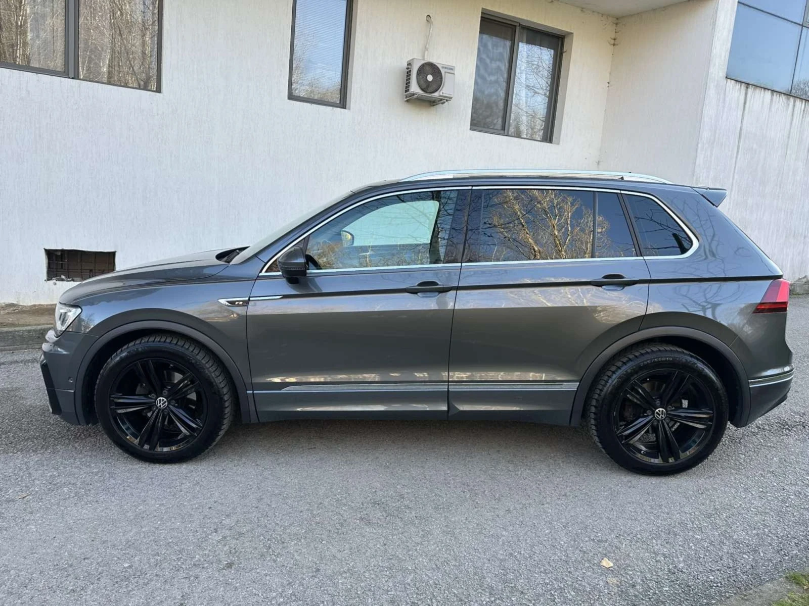 VW Tiguan R-LINE / 4-MOTION / HEAD-UP /   | Mobile.bg   4