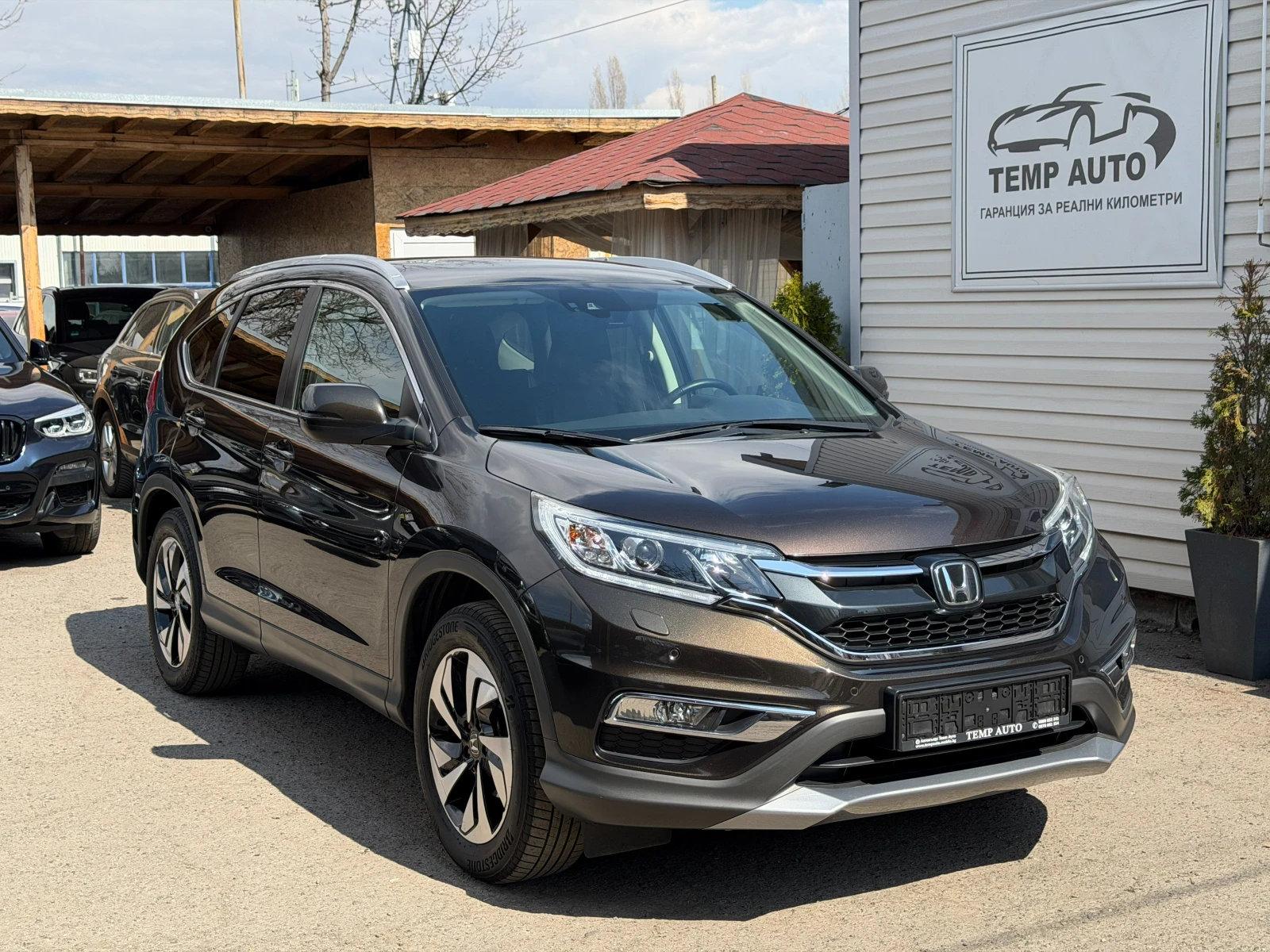 Honda Cr-v 2.0i* Executive 4WD* ПЪЛНА СЕРВИЗНА ИСТОРИЯ В ХОНД, снимка 2 - Автомобили и джипове - 53975609