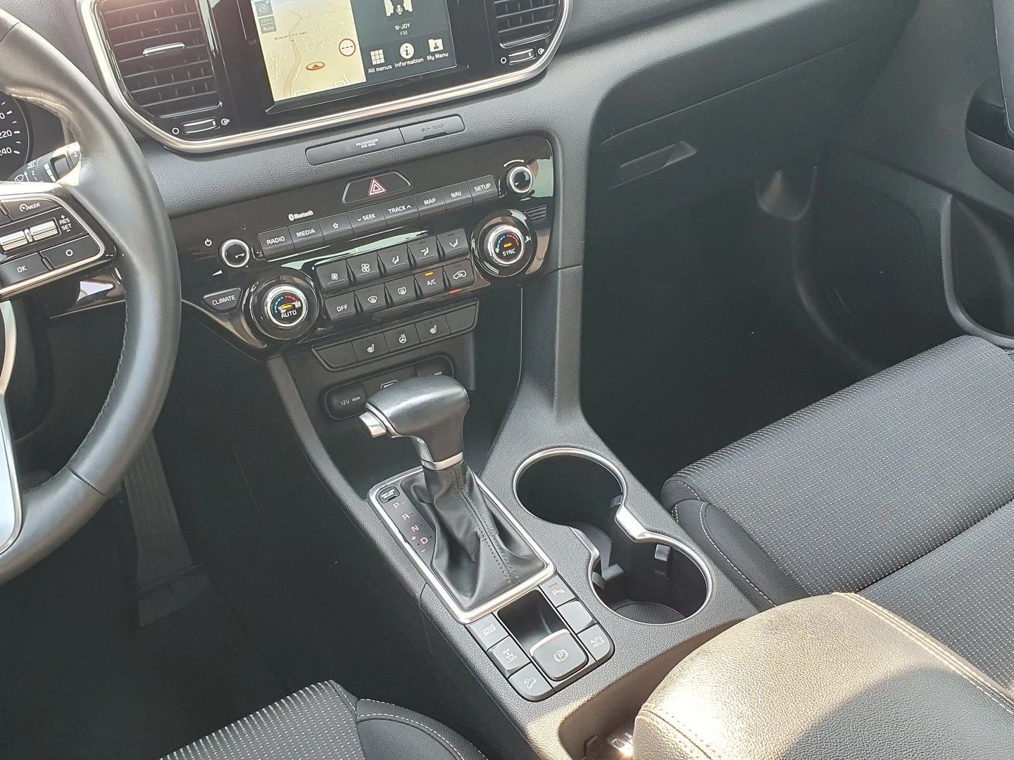 Kia Sportage, снимка 11 - Автомобили и джипове - 56421919