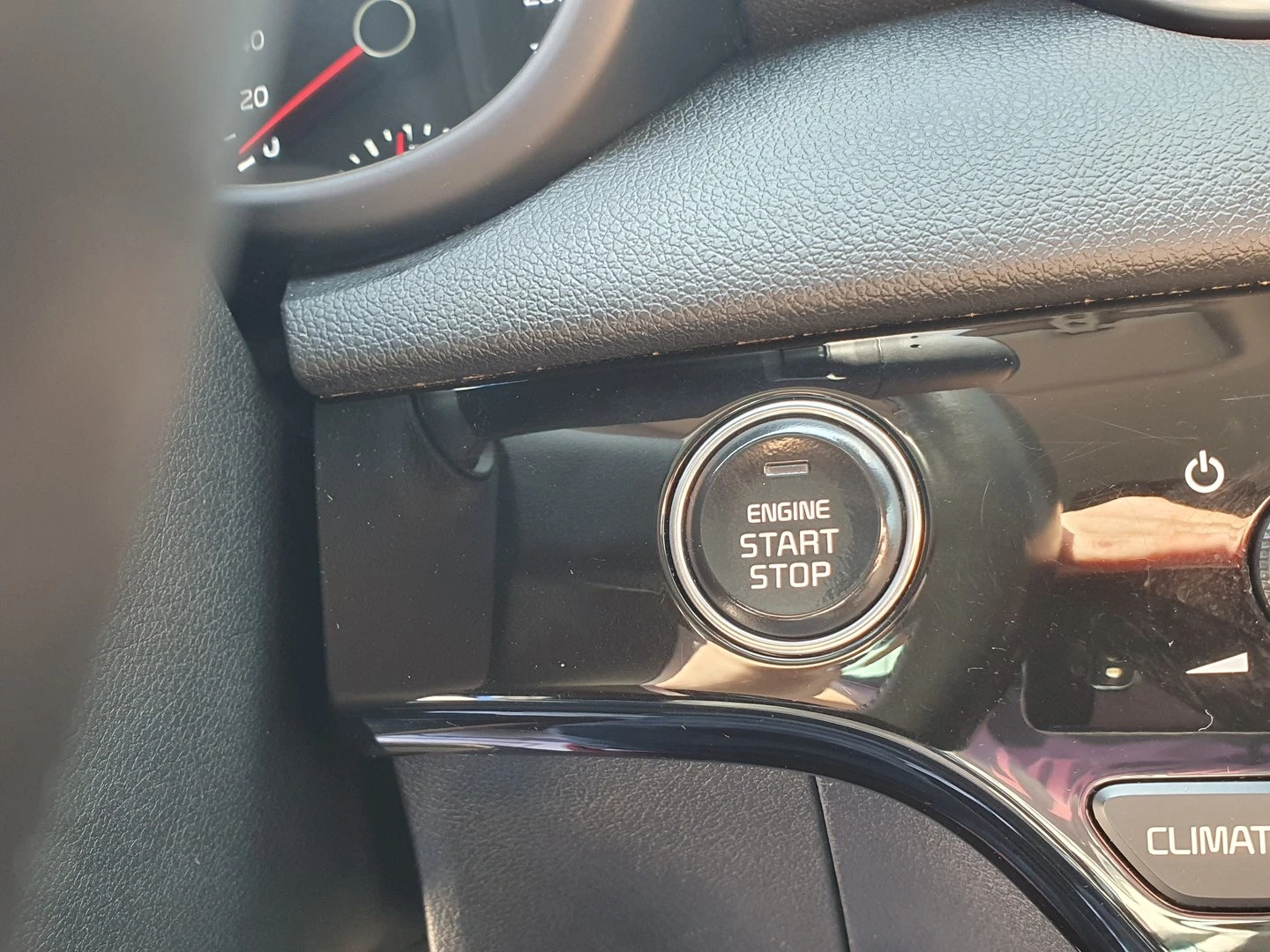 Kia Sportage, снимка 16 - Автомобили и джипове - 56421919