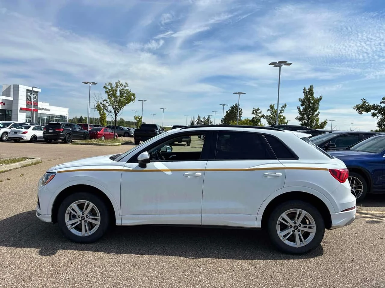 Audi Q3 * Komfort * АВТОКРЕДИТ* CARFAX* , снимка 2 - Автомобили и джипове - 55548073