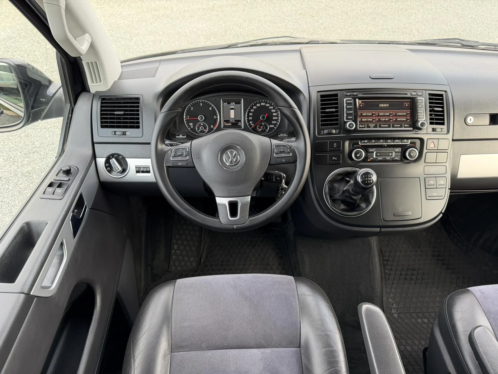 VW Multivan HI LINE XENON LED, снимка 8 - Бусове и автобуси - 54108007