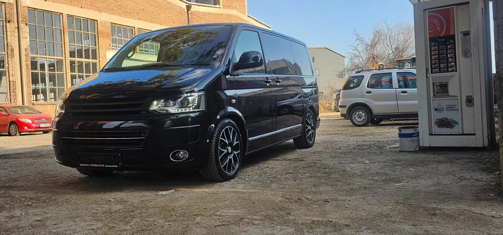 VW Multivan HI LINE XENON LED, снимка 2 - Бусове и автобуси - 54108007