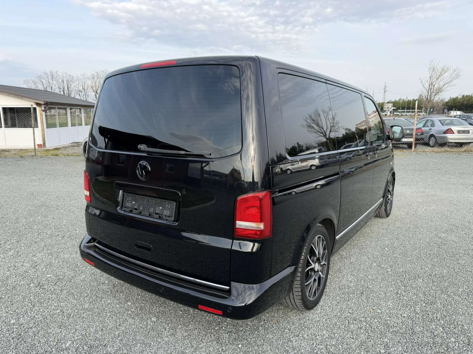 VW Multivan HI LINE XENON LED, снимка 6 - Бусове и автобуси - 54108007