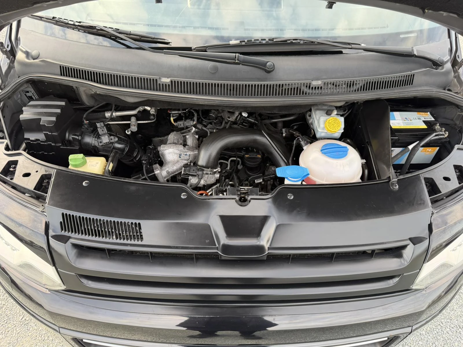 VW Multivan HI LINE XENON LED, снимка 17 - Бусове и автобуси - 54108007