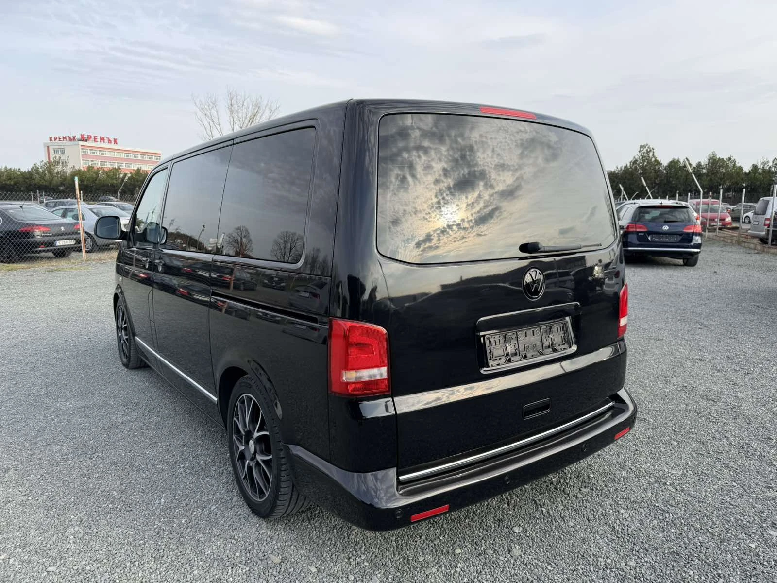 VW Multivan HI LINE XENON LED, снимка 7 - Бусове и автобуси - 54108007