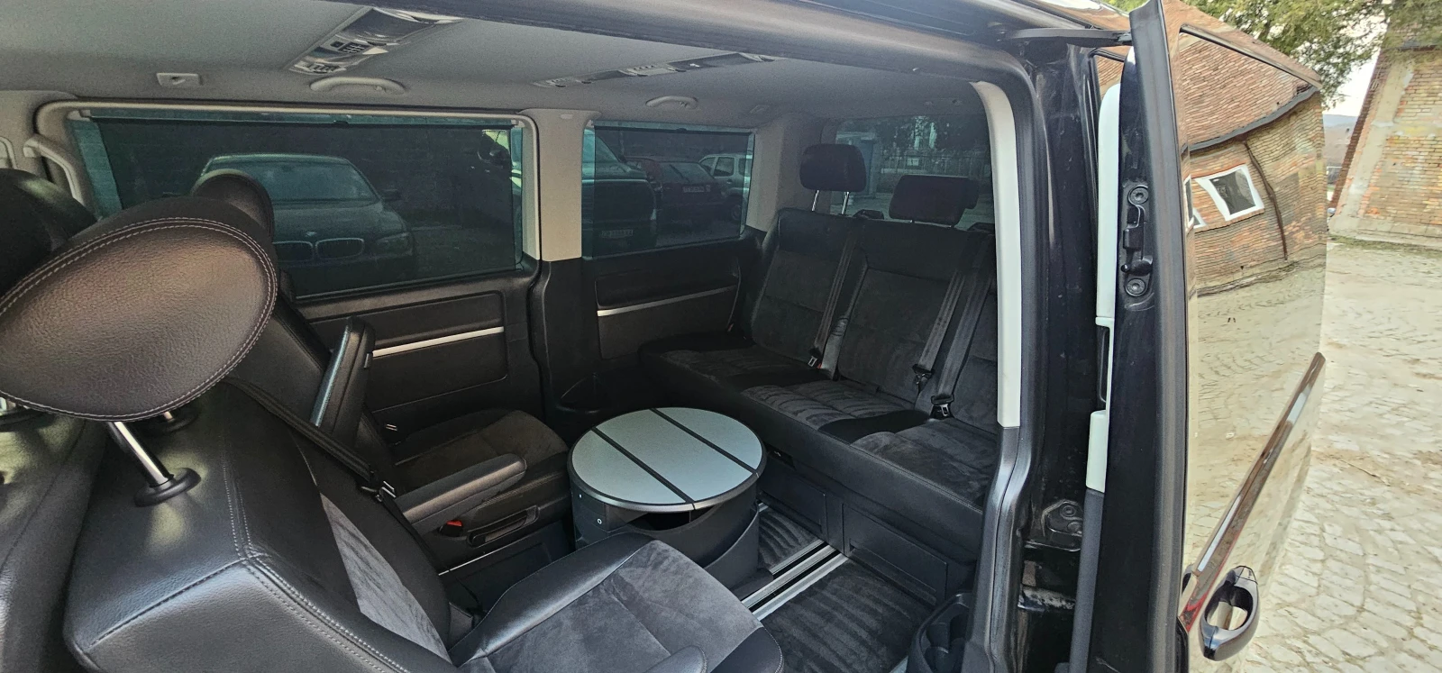 VW Multivan HI LINE XENON LED, снимка 11 - Бусове и автобуси - 54108007