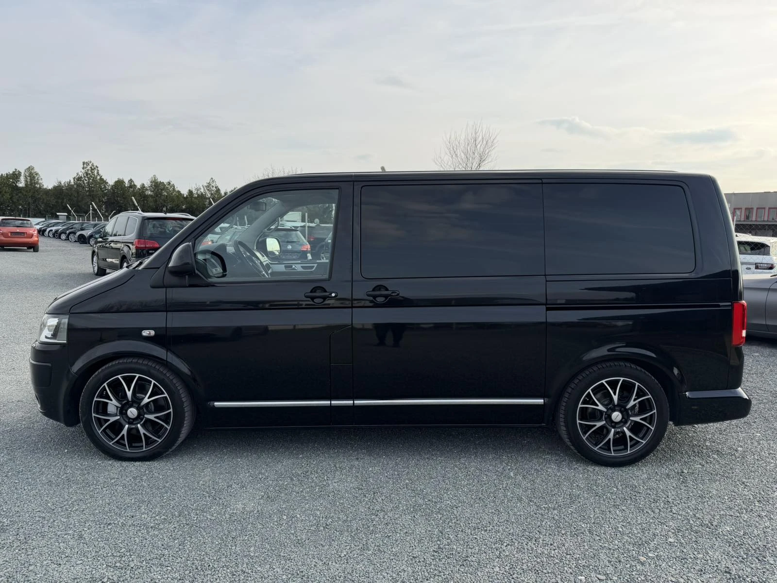 VW Multivan HI LINE XENON LED, снимка 5 - Бусове и автобуси - 54108007