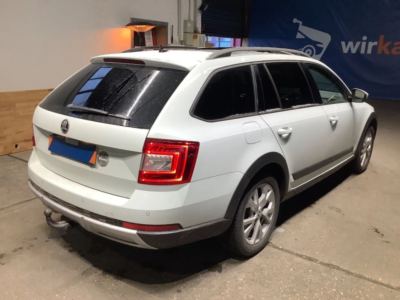 Skoda Octavia 2.0 TDI Scout 4x4 , снимка 6 - Автомобили и джипове - 48669762