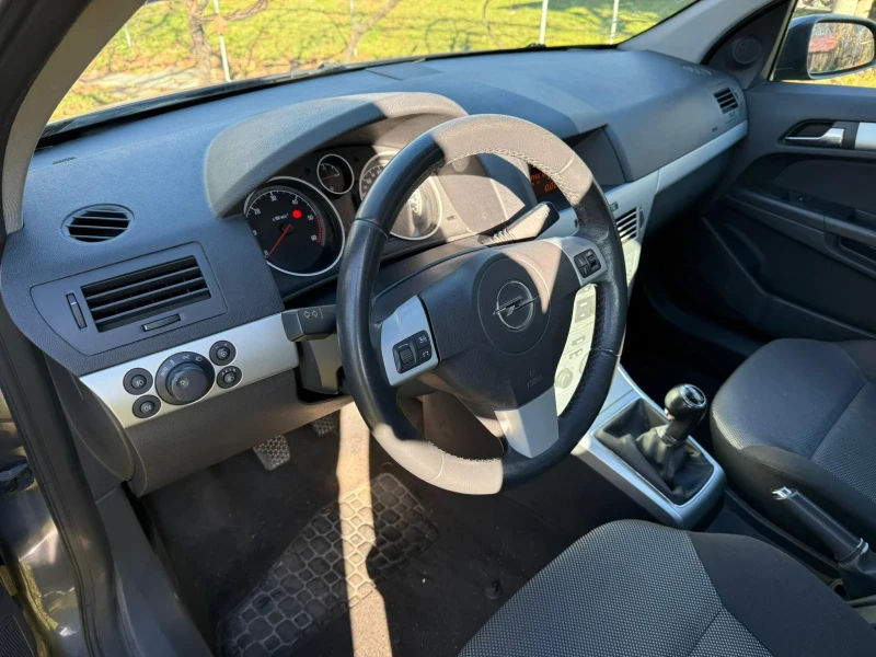 Opel Astra 1.7CDTI, снимка 9 - Автомобили и джипове - 48693680