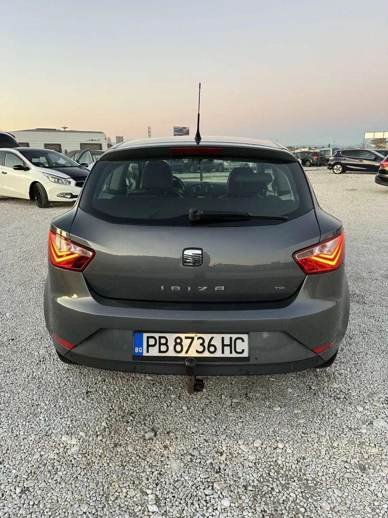 Seat Ibiza 1.6 Itech 90 к.с топ, снимка 5 - Автомобили и джипове - 49386554