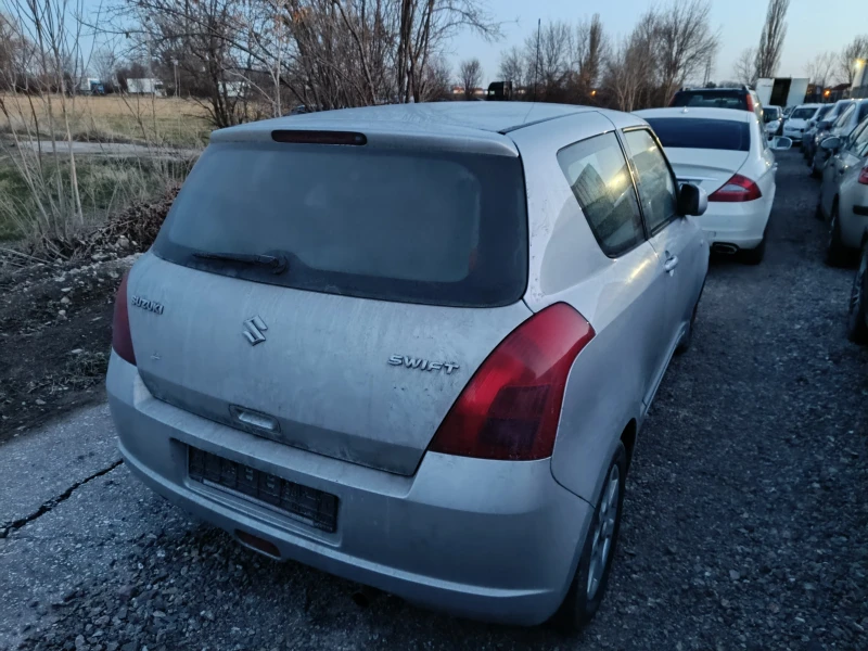Suzuki Swift 1.3 Automat, снимка 3 - Автомобили и джипове - 53181737