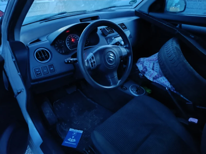 Suzuki Swift 1.3 Automat, снимка 6 - Автомобили и джипове - 53181737